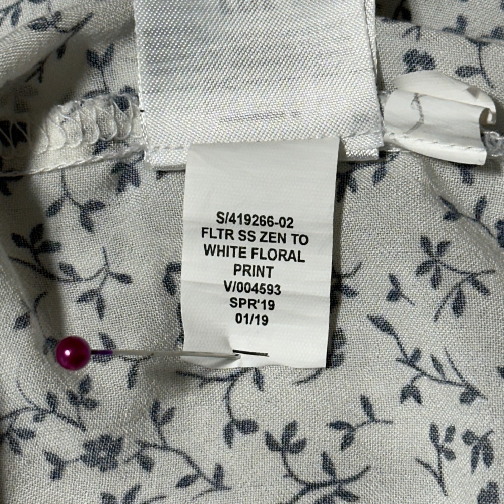 GAP Flutter Sleeve Blouse Womens Large White Floral Excellent V-Neck Modal Top - Picture 7 of 9